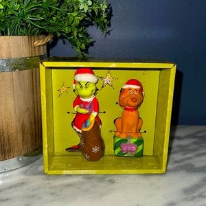 The grinch salt and pepper shakers